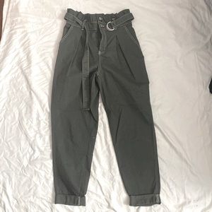 Vintage army green women’s pants. Barley worn. Great condition. comes with belt